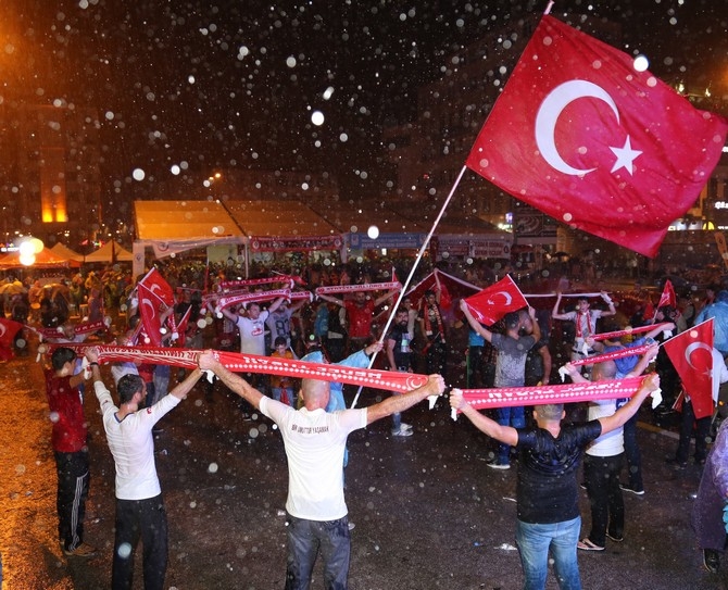 Rize'de Yağmurun Demokrasi Nöbetçileri 36