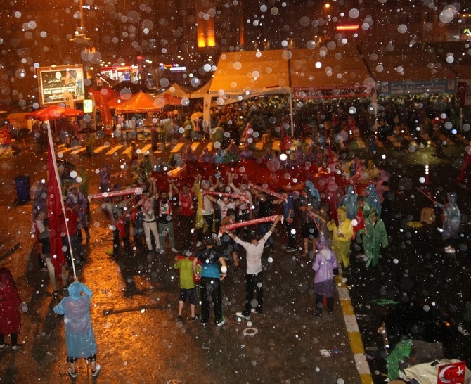 Rize'de Yağmurun Demokrasi Nöbetçileri 37