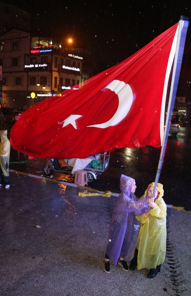 Rize'de Yağmurun Demokrasi Nöbetçileri 39