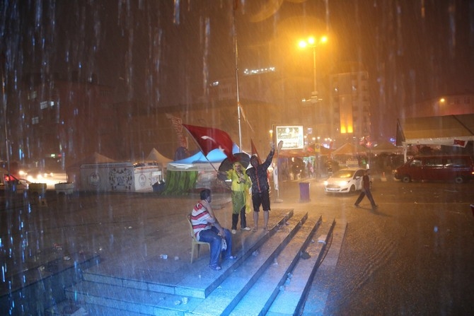Rize'de Yağmurun Demokrasi Nöbetçileri 52