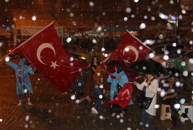 Rize'de Yağmurun Demokrasi Nöbetçileri 53