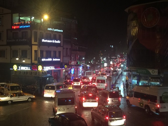 Rize'de Yağmurun Demokrasi Nöbetçileri 54