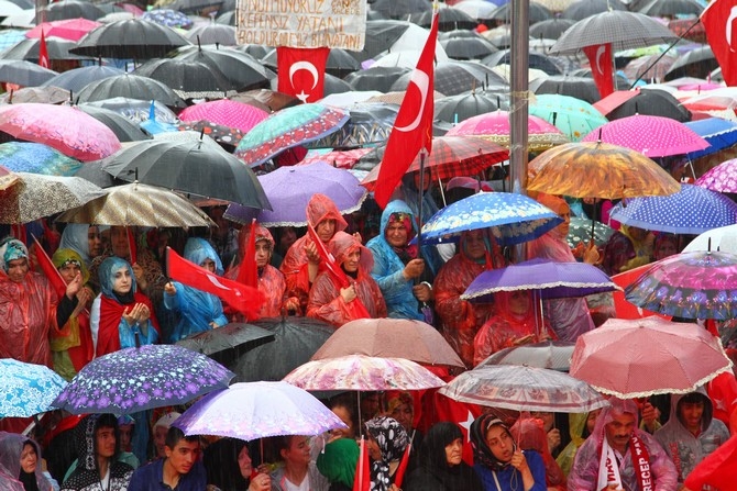 Rize’de Yağmura Rağmen Demokrasi Mitingine Yoğun Katılım 20