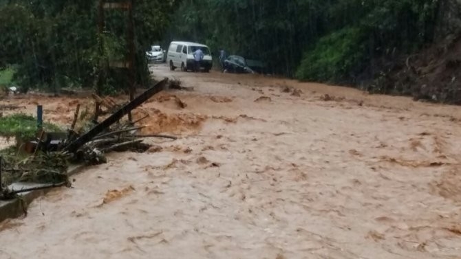 Rize'de Şiddetli Yağış 3 İlçeyi Felç Etti ! 18