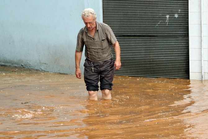 Rize'de Şiddetli Yağış 3 İlçeyi Felç Etti ! 32