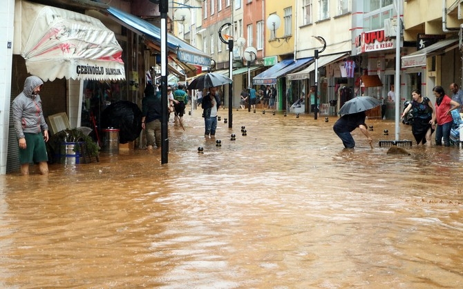 Rize'de Şiddetli Yağış 3 İlçeyi Felç Etti ! 34