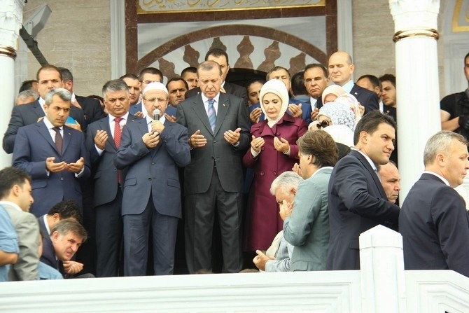 Erdoğan'ın Rize'de Açtığı Camiye Ziyaretçi Akını 1