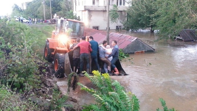 Trabzon ve Giresun'da şiddetli yağış 12