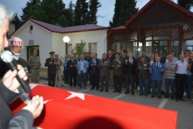 Şehit uzman çavuş Tunçel'in cenazesi Trabzon'a getirildi 13