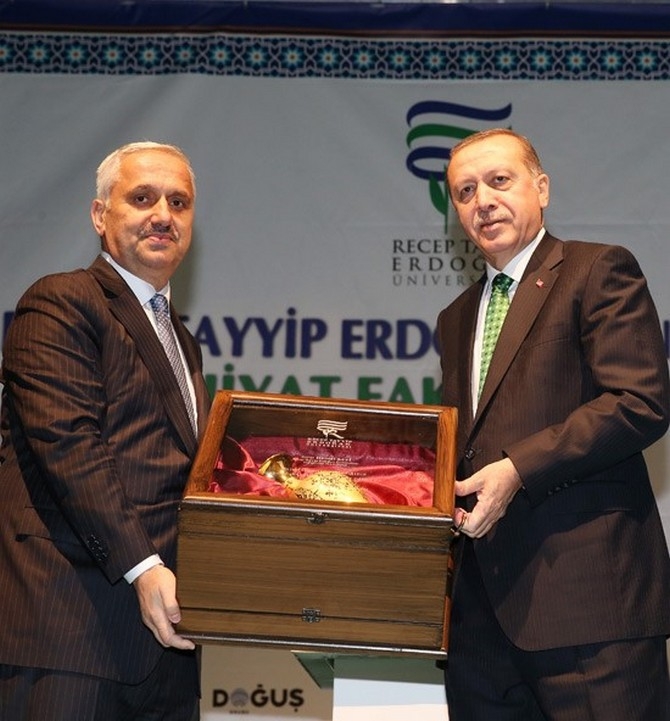 Erdoğan, RTEÜ İlahiyat Fakültesi Binasının Açılışını Yaptı 16