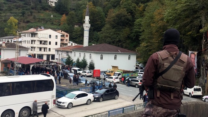 Rize’de Silahlı Saldırıda Ölen 3 Kişi Ebediyete Uğurlandı 1
