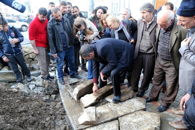 Rize'de 280 Yıl Öncesine Ait Mezar Taşları Bulundu 28