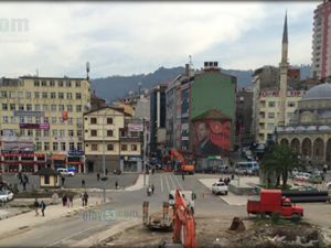 Rize Cumhuriyet Meydanı Trafiğine İnşaat Ayarı