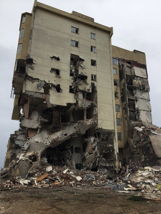 Rize Eski Dedeman Oteli Binasının Yıkımına Başlanıldı 4
