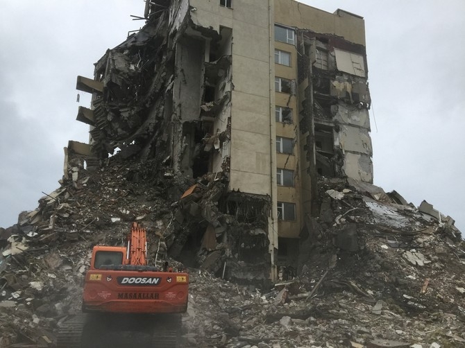 Rize Eski Dedeman Oteli Binasının Yıkımına Başlanıldı 9