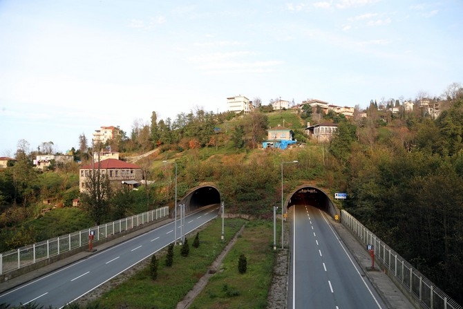 Rize'de doğayla bütünleşen tüneller ilgi çekiyor 2