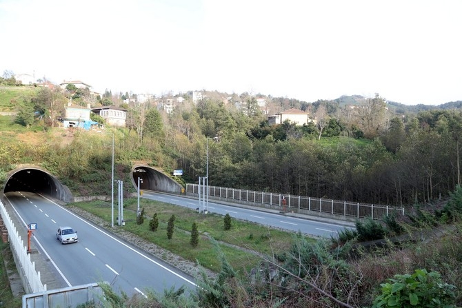Rize'de doğayla bütünleşen tüneller ilgi çekiyor 3