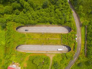 Rize'de doğayla bütünleşen tüneller ilgi çekiyor