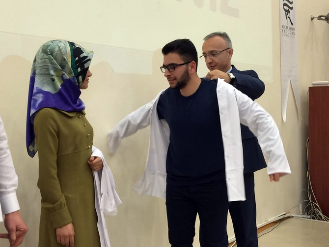 RTEÜ Tıp Fakültesi Öğrencileri Önlüklerini Giydi 33