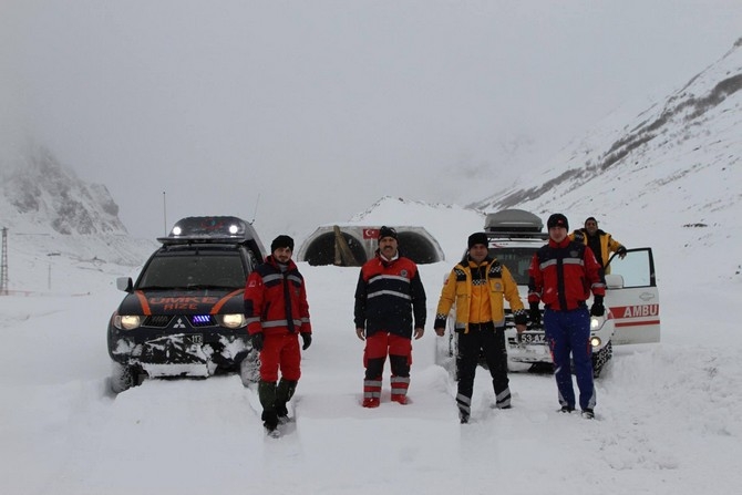 Rize'de Sağlık ekiplerinin "kar tatbikatı" gerçeği aratma 25