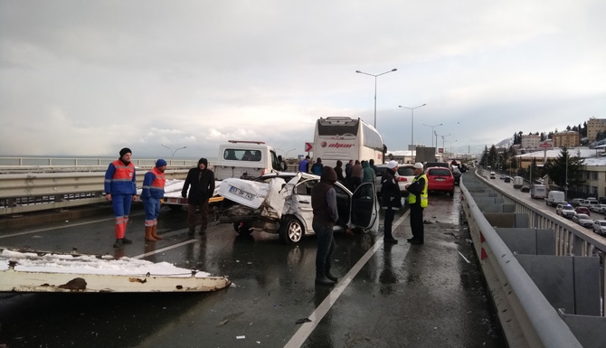 Rize'de Feci Kaza: 15 Araç Kazaya Karıştı 11