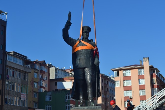 Rize'de Atatürk Heykeli Rize Meydanından Kaldırılıyor 10
