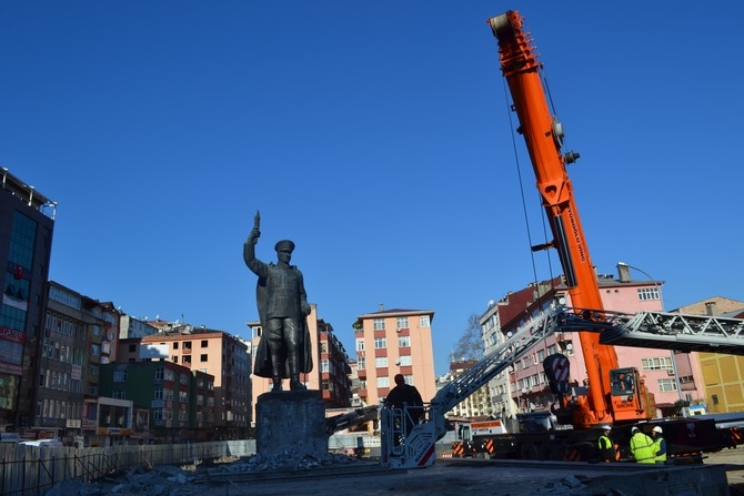 Rize'de Atatürk Heykeli Rize Meydanından Kaldırılıyor 15