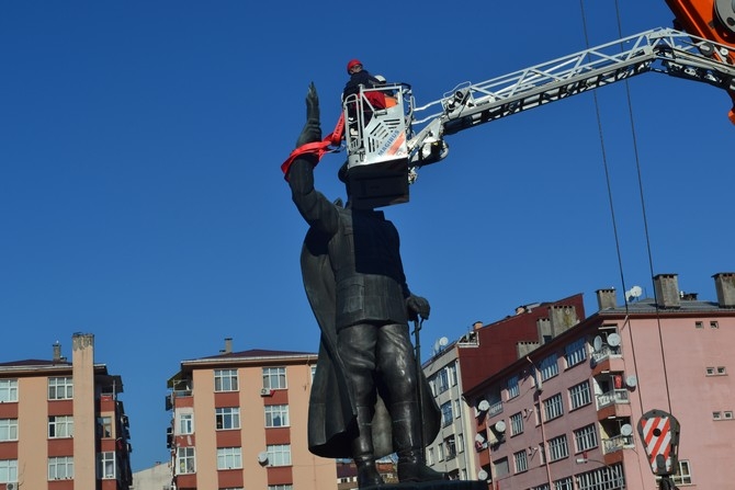 Rize'de Atatürk Heykeli Rize Meydanından Kaldırılıyor 3