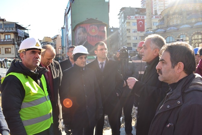 Rize'de Atatürk Heykeli Rize Meydanından Kaldırılıyor 38