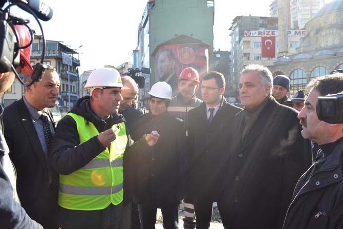 Rize'de Atatürk Heykeli Rize Meydanından Kaldırılıyor 40