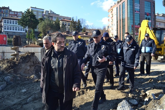 Rize'de Atatürk Heykeli Rize Meydanından Kaldırılıyor 60