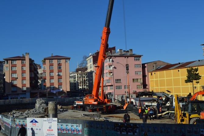 Rize'de Atatürk Heykeli Rize Meydanından Kaldırılıyor 71