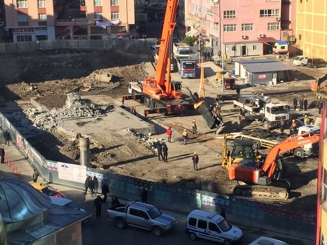 Rize'de Atatürk Heykeli Rize Meydanından Kaldırılıyor 76