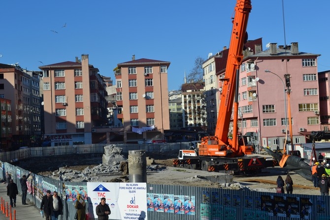 Rize'de Atatürk Heykeli Rize Meydanından Kaldırılıyor 79