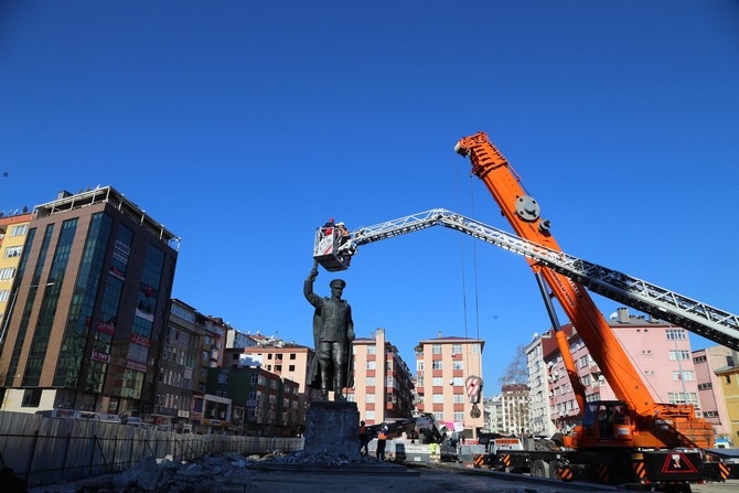 Rize'de Atatürk Heykeli Rize Meydanından Kaldırılıyor 95