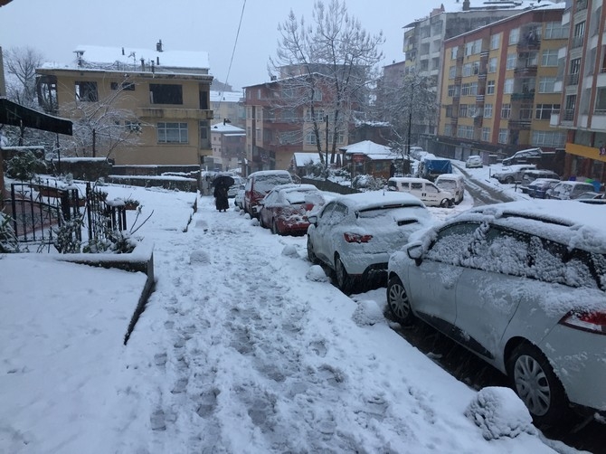 Rize'de Kar Yağışı Şehir Merkezinde Etkili Oluyor 11