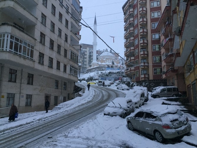 Rize'de Kar Yağışı Şehir Merkezinde Etkili Oluyor 13