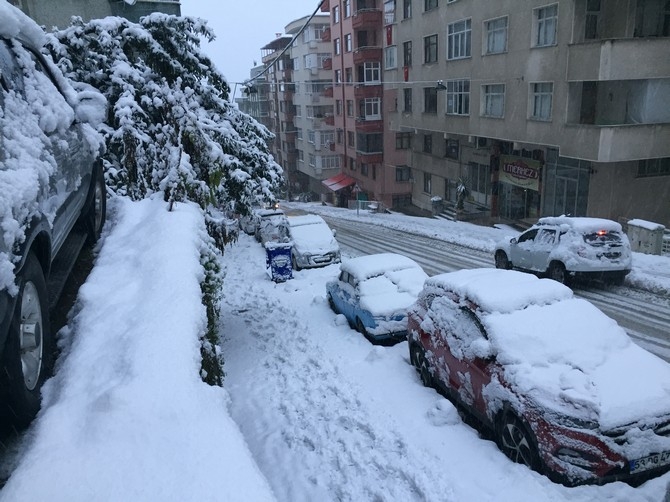 Rize'de Kar Yağışı Şehir Merkezinde Etkili Oluyor 14
