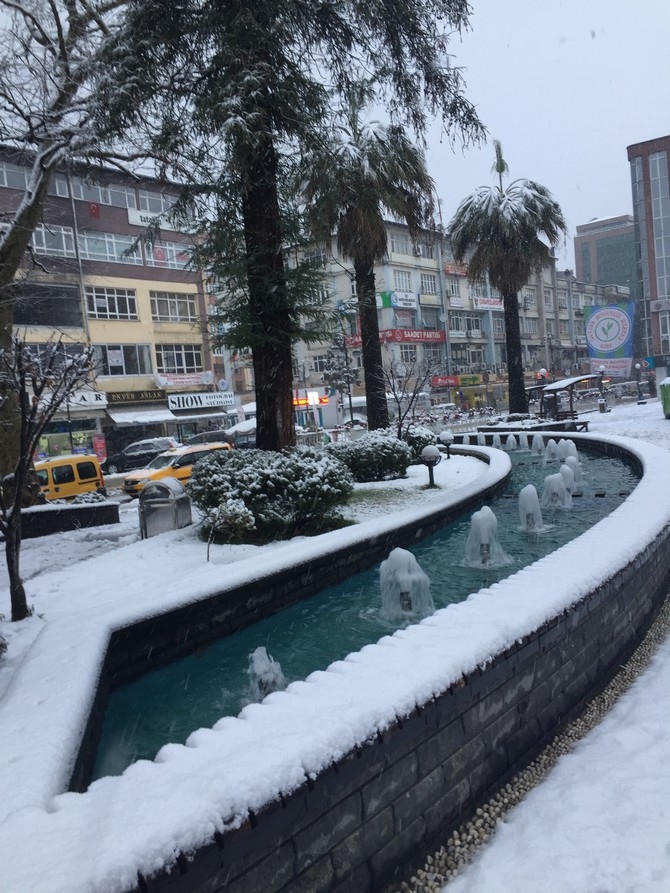 Rize'de Kar Yağışı Şehir Merkezinde Etkili Oluyor 16