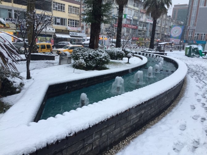 Rize'de Kar Yağışı Şehir Merkezinde Etkili Oluyor 5