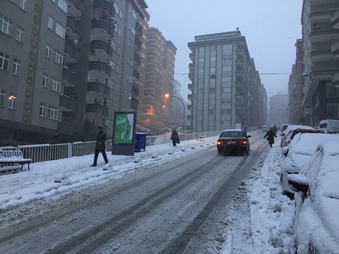 Rize'de Kar Yağışı Şehir Merkezinde Etkili Oluyor 9