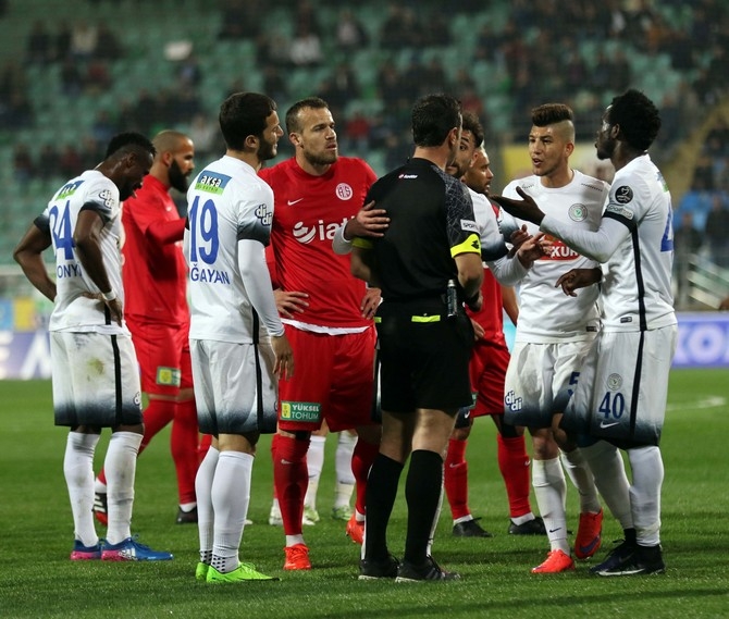 Çaykur Rizespor ile Antalyaspor Maç Fotoğrafları 26