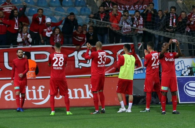 Çaykur Rizespor ile Antalyaspor Maç Fotoğrafları 30