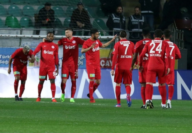 Çaykur Rizespor ile Antalyaspor Maç Fotoğrafları 9
