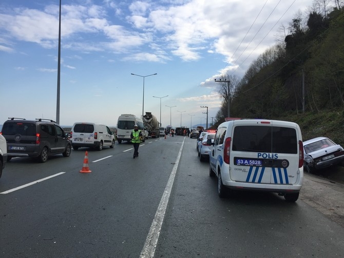 Rize’de Zincirleme Kaza 1 Ölü, 1 Ağır Yaralı 7