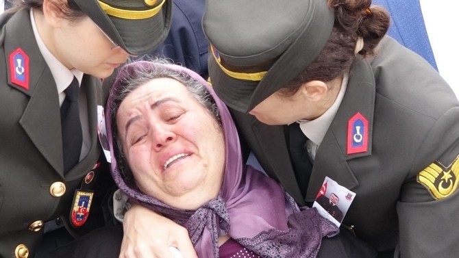 Rizeli Şehit Soner Fazlıoğlu'nun Cenazesi Trabzon'a Getirildi 4