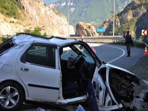 Bayram tatiline giden aile kaza yaptı: 4 yaralı