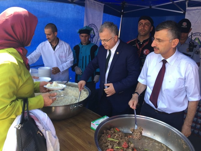 Rize Sahildeki Çadırda Bayramlaştı 39