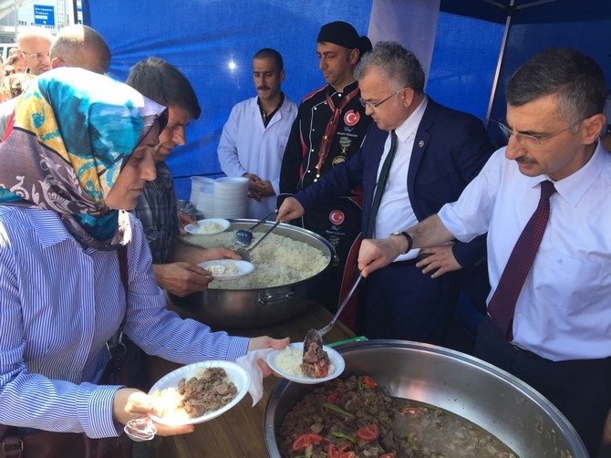 Rize Sahildeki Çadırda Bayramlaştı 41