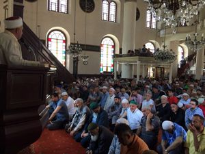 Rize’de Eski Orta Cami’de Son Cuma Burukluğu